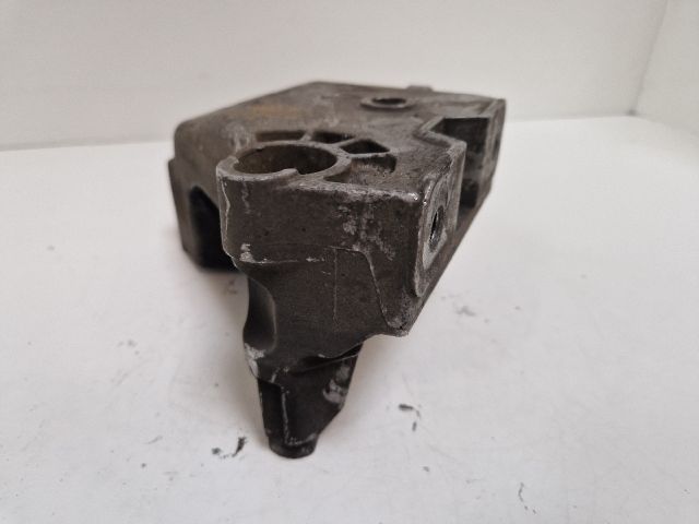 bontott VW GOLF IV Motor Tartó Bak (Fém)