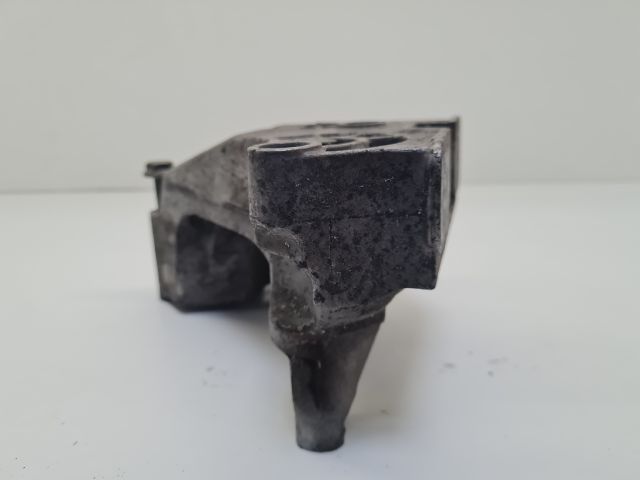 bontott VW GOLF IV Motor Tartó Bak (Fém)