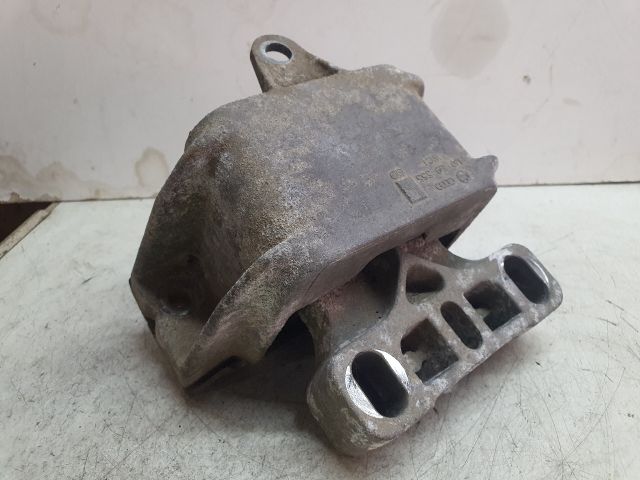 bontott VW GOLF IV Motor Tartó Bak (Fém)