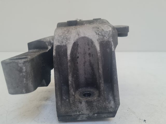 bontott VW GOLF IV Motor Tartó Bak (Fém)