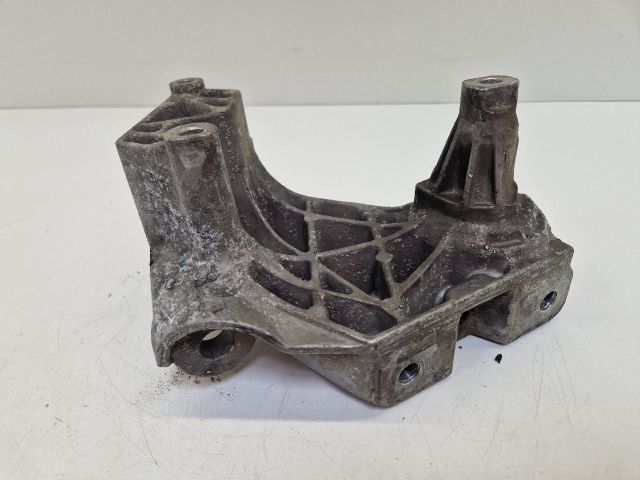 bontott VW GOLF IV Motor Tartó Bak (Fém)