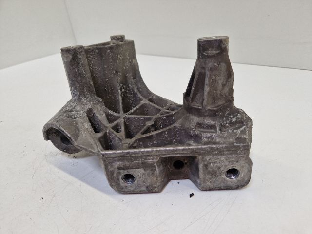 bontott VW GOLF IV Motor Tartó Bak (Fém)