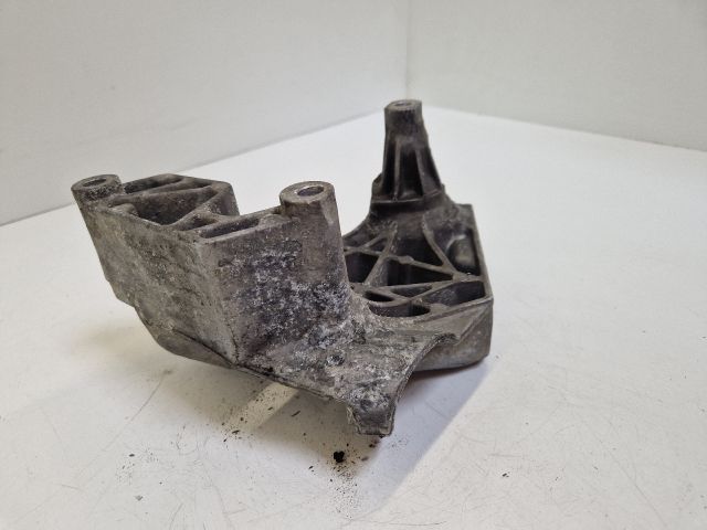 bontott VW GOLF IV Motor Tartó Bak (Fém)