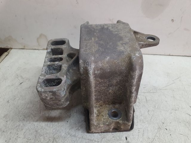 bontott VW GOLF IV Motor Tartó Bak (Fém)