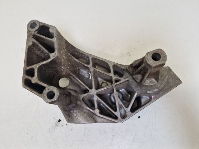 bontott VW GOLF IV Motor Tartó Bak (Fém)