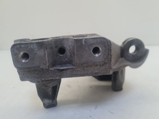 bontott VW GOLF IV Motor Tartó Bak Jobb