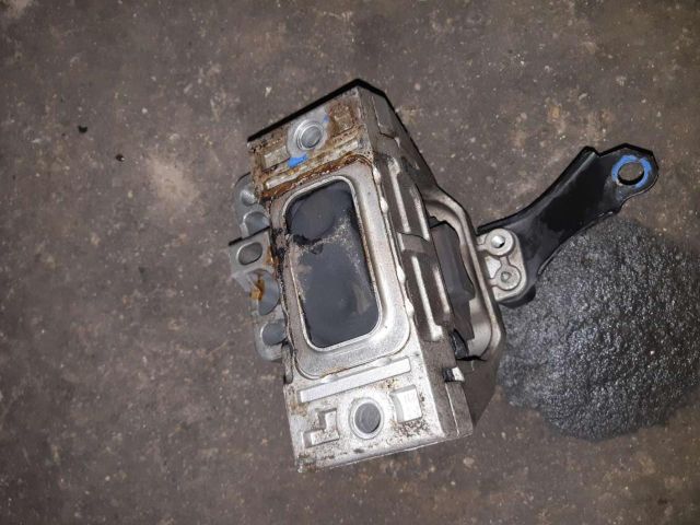 bontott VW GOLF IV Motor Tartó Bak Jobb