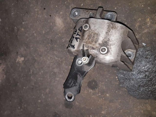 bontott VW GOLF IV Motor Tartó Bak Jobb