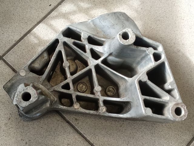 bontott VW GOLF IV Motor Tartó Bak (Pozíciófüggetlen)