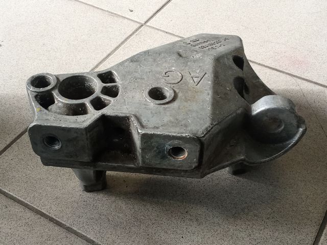 bontott VW GOLF IV Motor Tartó Bak (Pozíciófüggetlen)