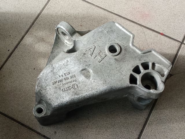 bontott VW GOLF IV Motor Tartó Bak (Pozíciófüggetlen)