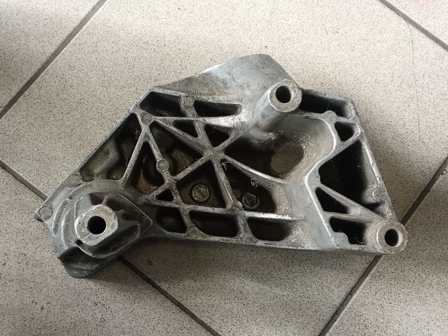 bontott VW GOLF IV Motor Tartó Bak (Pozíciófüggetlen)