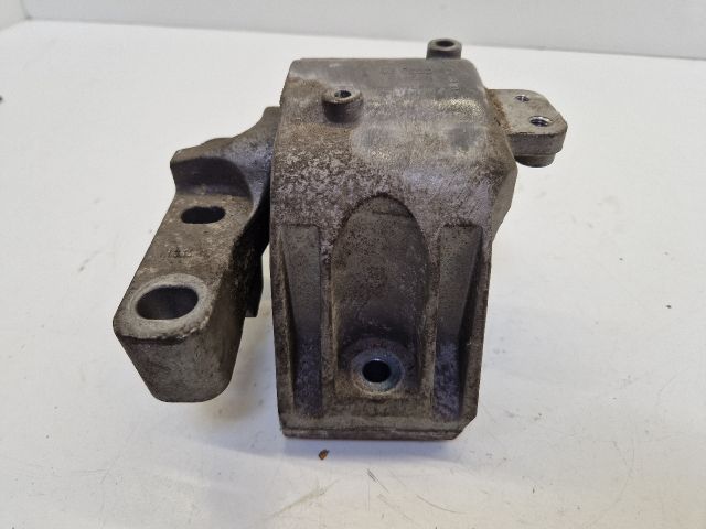 bontott VW GOLF IV Motor Tartó Bak (Pozíciófüggetlen)