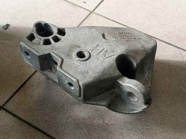 bontott VW GOLF IV Motor Tartó Bak (Pozíciófüggetlen)