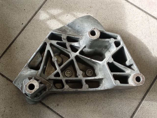 bontott VW GOLF IV Motor Tartó Bak (Pozíciófüggetlen)