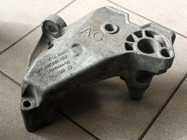 bontott VW GOLF IV Motor Tartó Bak (Pozíciófüggetlen)