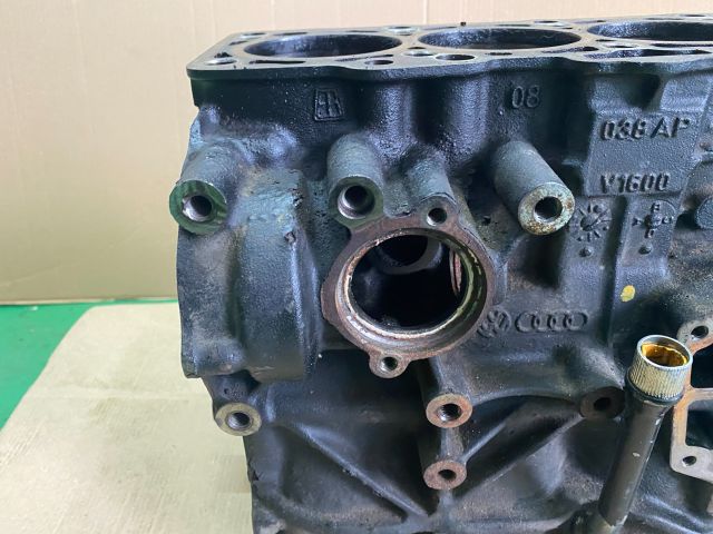 bontott VW GOLF IV Motorblokk (Fűzött)