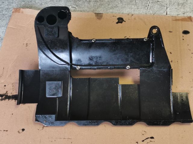 bontott VW GOLF IV Olajteknő