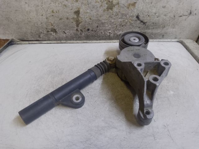 bontott VW GOLF IV Szíjfeszítő Görgő