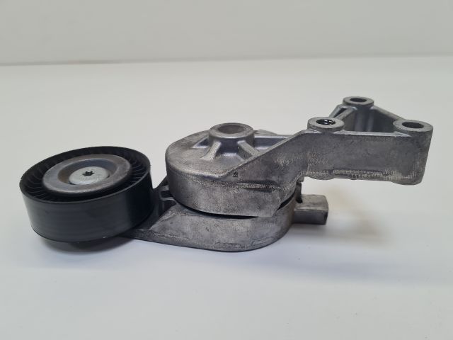 bontott VW GOLF IV Szíjfeszítő Görgő