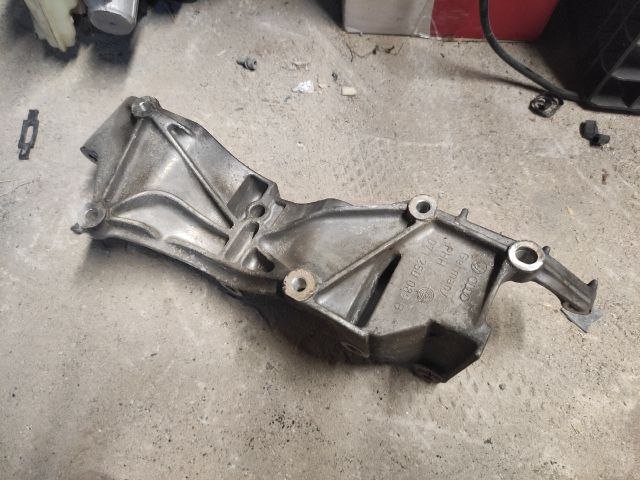 bontott VW GOLF IV Generátor Tartó Bak