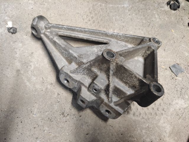 bontott VW GOLF IV Motor Tartó Bak (Fém)