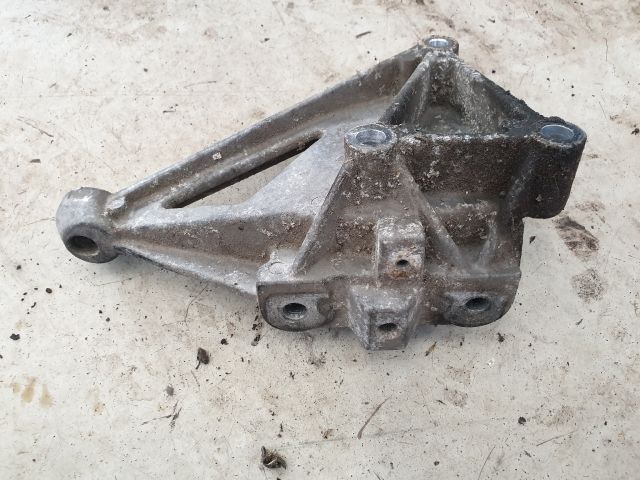 bontott VW GOLF IV Motor Tartó Bak (Fém)