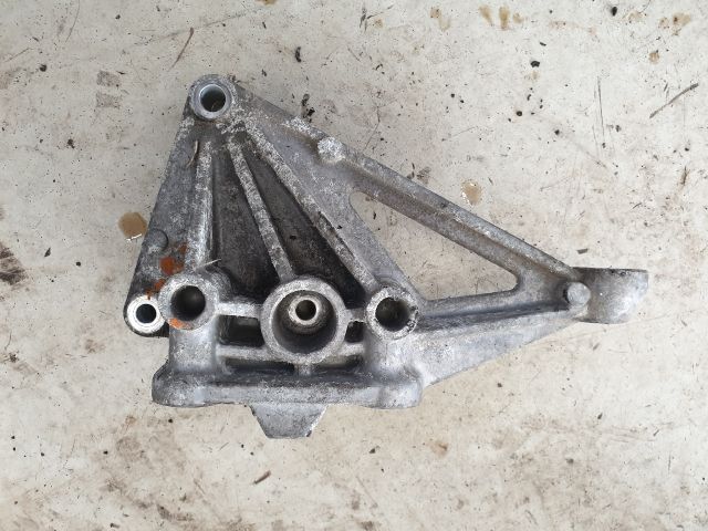 bontott VW GOLF IV Motor Tartó Bak (Fém)