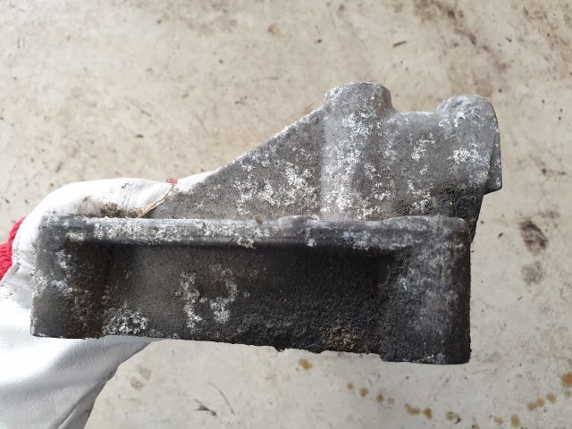 bontott VW GOLF IV Motor Tartó Bak (Fém)