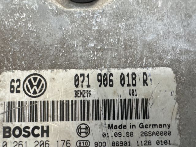 bontott VW GOLF IV Motorvezérlő