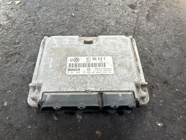 bontott VW GOLF IV Motorvezérlő