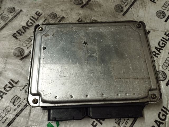 bontott VW GOLF IV Motorvezérlő