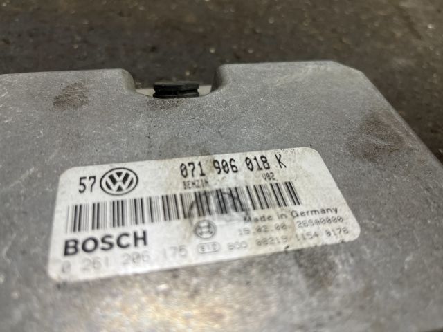 bontott VW GOLF IV Motorvezérlő