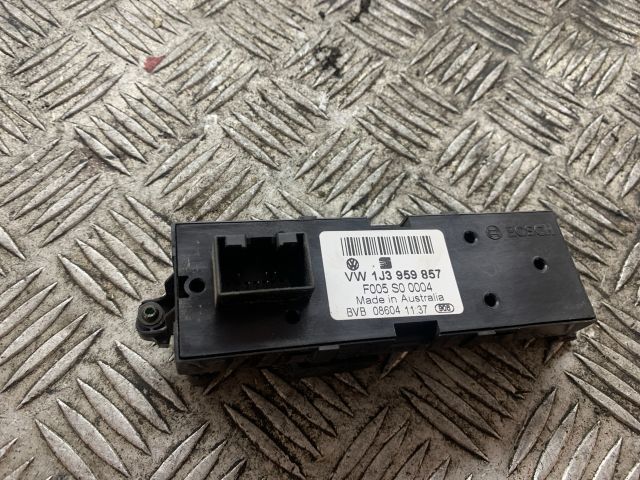 bontott VW GOLF IV Ablakemelő Kapcsoló Négyes / Kettes