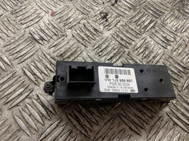 bontott VW GOLF IV Ablakemelő Kapcsoló Négyes / Kettes