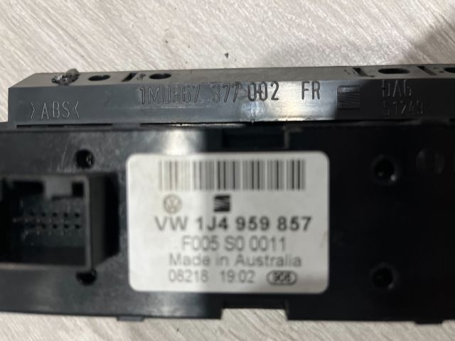 bontott VW GOLF IV Ablakemelő Kapcsoló Négyes / Kettes