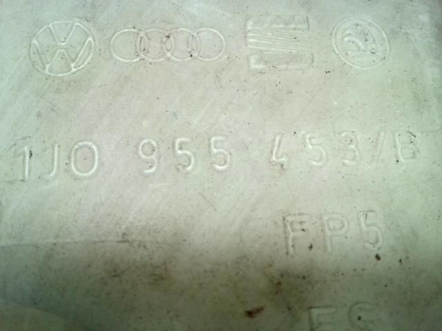 bontott VW GOLF IV Ablakmosó Tartály