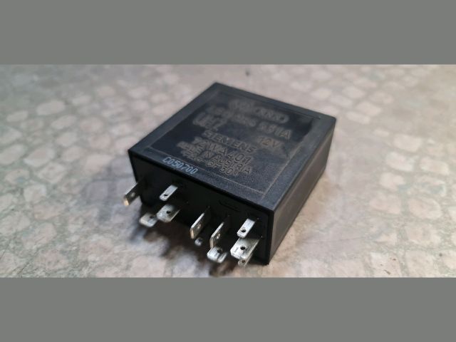 bontott VW GOLF IV Ablaktörlő Relé