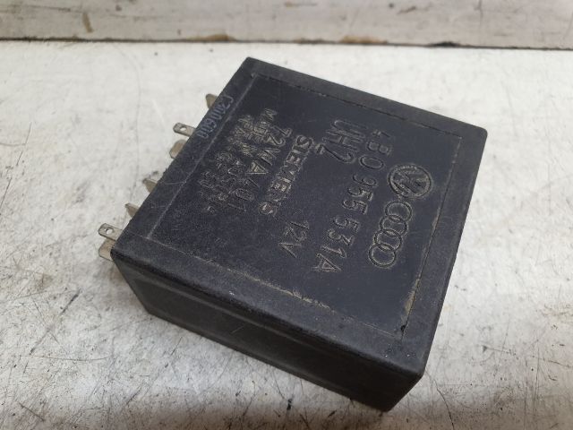 bontott VW GOLF IV Ablaktörlő Relé