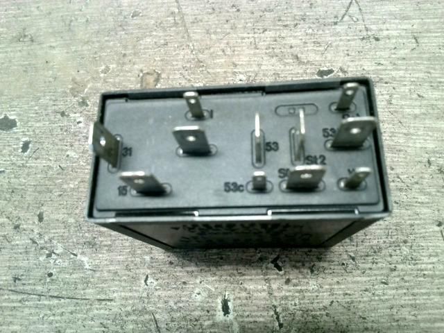 bontott VW GOLF IV Ablaktörlő Relé