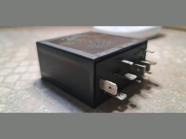 bontott VW GOLF IV Ablaktörlő Relé