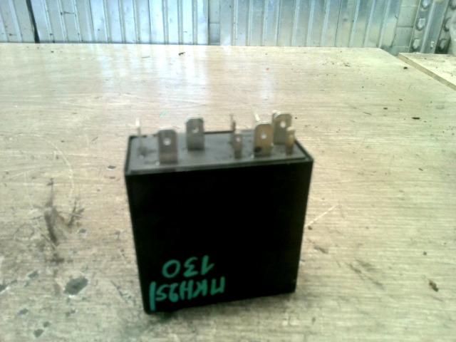 bontott VW GOLF IV Ablaktörlő Relé