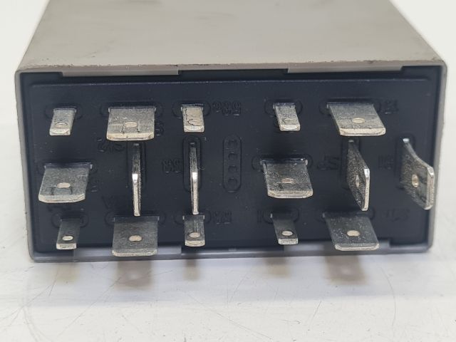 bontott VW GOLF IV Ablaktörlő Relé