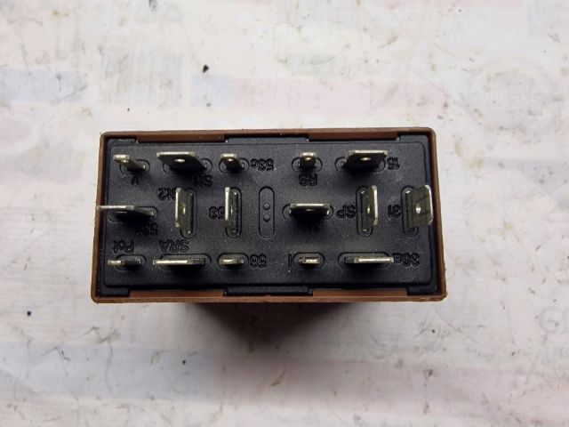 bontott VW GOLF IV Ablaktörlő Relé