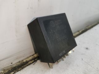 bontott VW GOLF IV Ablaktörlő Relé