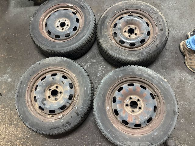 bontott VW GOLF IV Acélfelni Szett Gumival