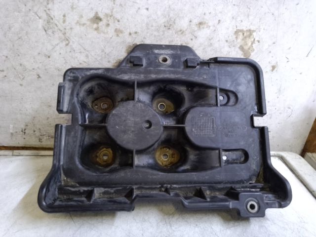 bontott VW GOLF IV Akkumulátor Tartó