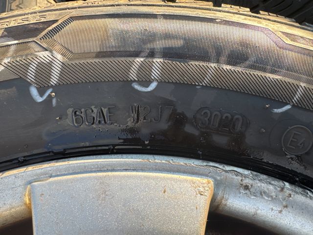 bontott VW GOLF IV Alufelni Szett Gumival