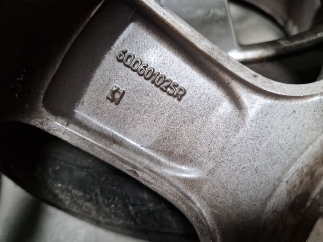 bontott VW GOLF IV Alufelni Szett Gumival