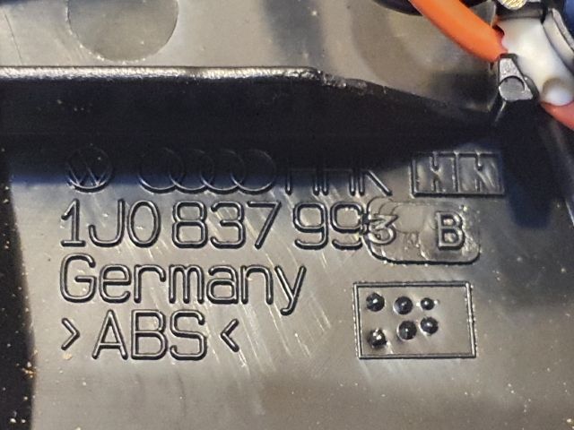 bontott VW GOLF IV Bal A Oszlop Hangszóró Burkolat